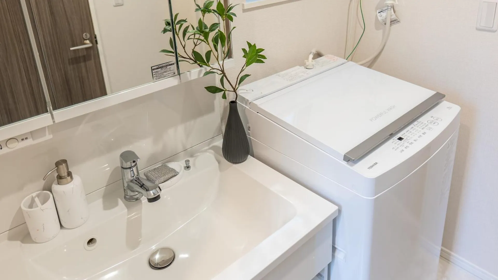 Villa 桜の川18 5 Minutes Htsudai Station, 1 Minute Train To Shinjuku, 120㎡ Villa, Four Bedrooms Tokyo