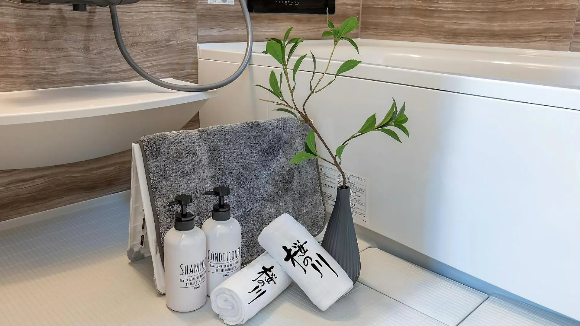 桜の川18 5 Minutes Htsudai Station, 1 Minute Train To Shinjuku, 120㎡ Villa, Four Bedrooms Tokyo 0*,  Japan