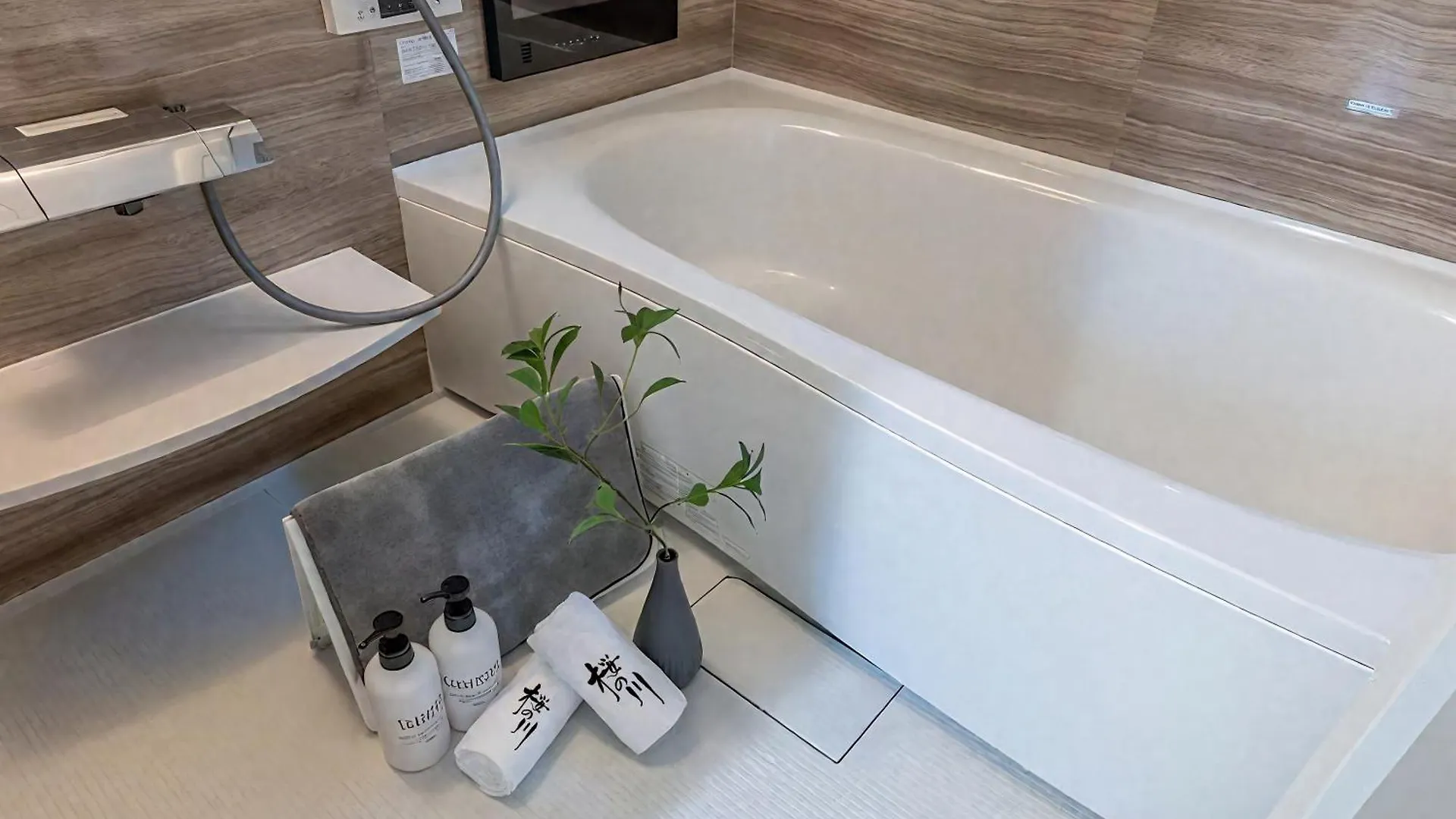 桜の川18 5 Minutes Htsudai Station, 1 Minute Train To Shinjuku, 120㎡ Villa, Four Bedrooms Tokyo